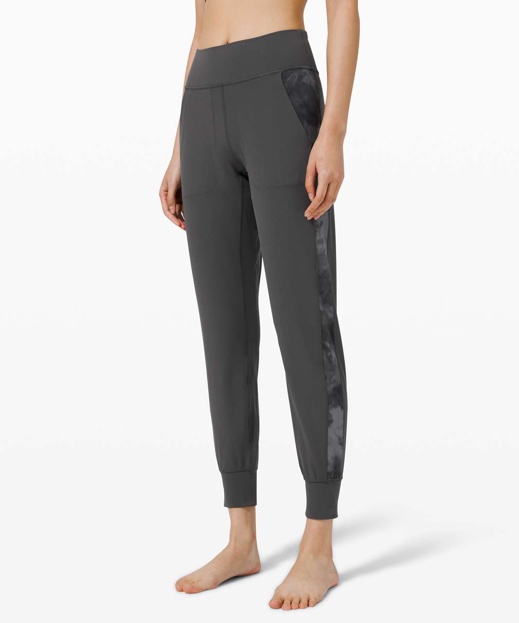 After a 4 hour drive in my teeny car this morning the name of the game is  COMFORT. Align jogger track stripe graphite grey/diamond dye (10) and  rejuvenate bra graphite grey side