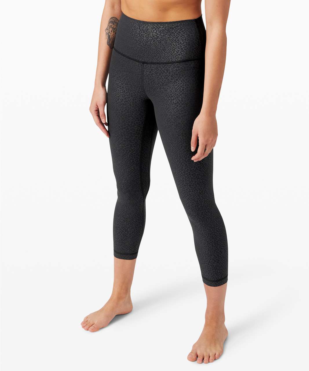 Black monochrome look. Black Align crop 23” (4), Black align tank (4),  men's black F&F run hat. : r/lululemon