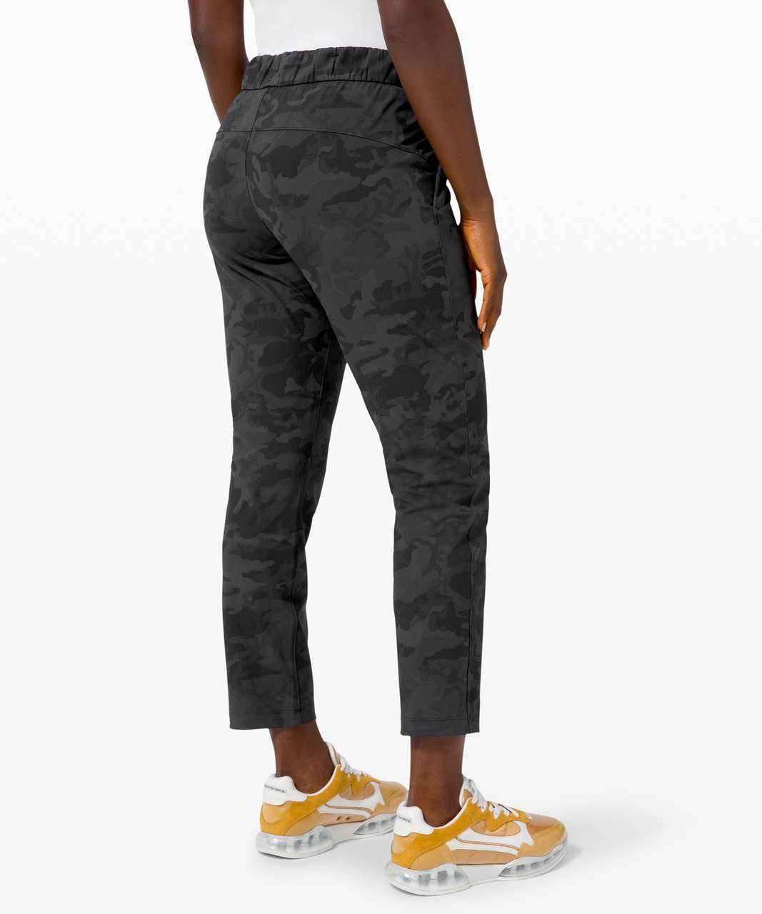 Lululemon GUC 4 On The Fly Formation Camo Pants Black - $62 (36% Off  Retail) - From Megan