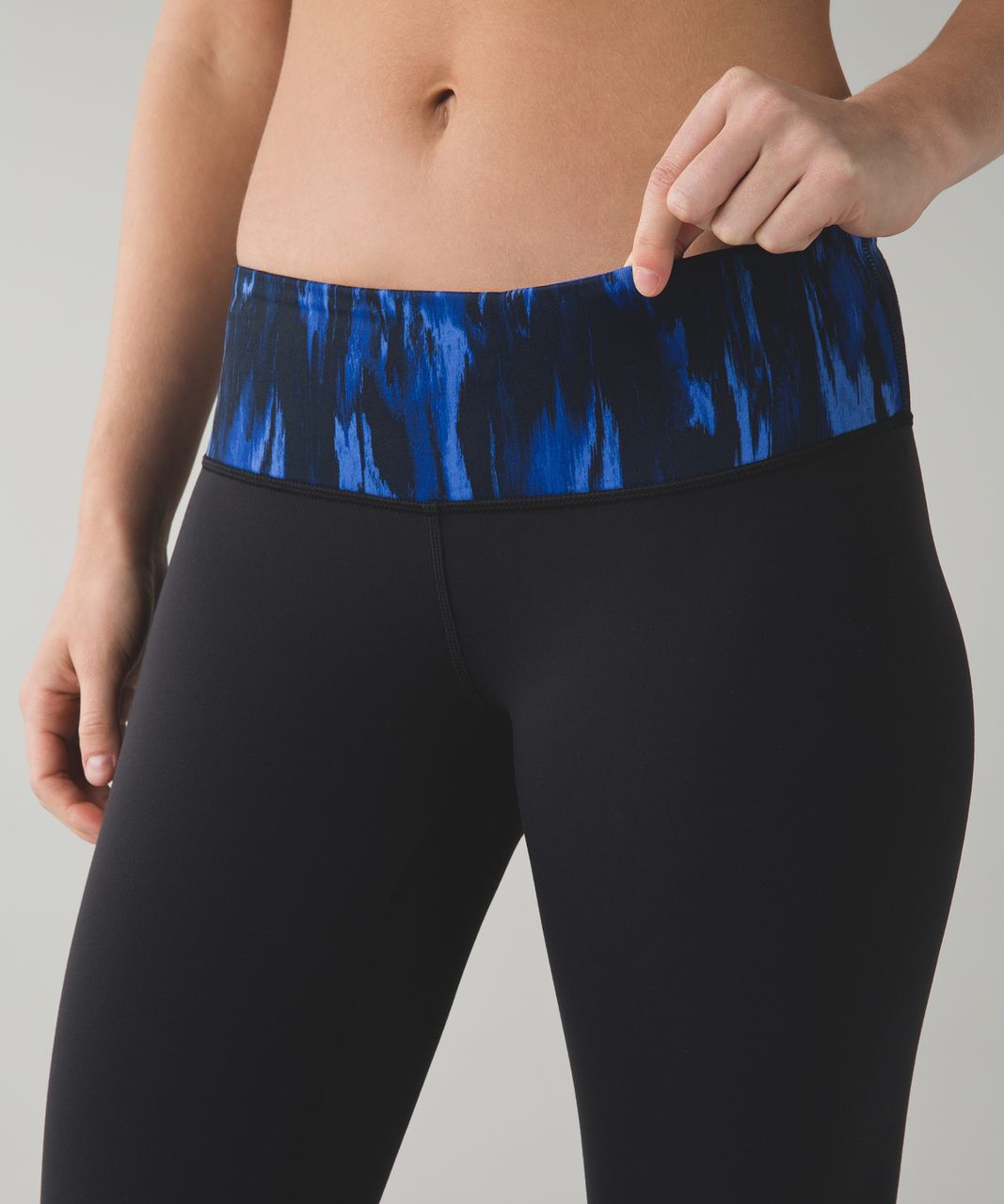 Lululemon Wunder Under Crop III (Reversible) - Black / Sapphire Blue