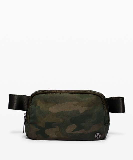  Lululemon Everywhere Belt Bag, 1L (Carnation Red) : Clothing,  Shoes & Jewelry