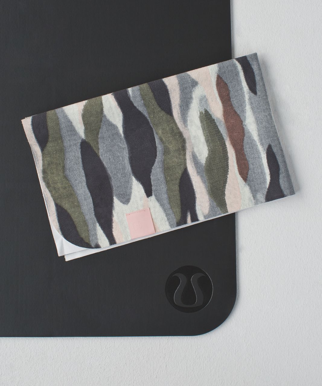 Lululemon The (Small) Towel - Coast Camo Butter Pink Multi