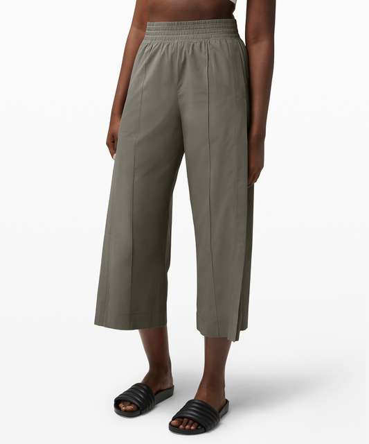 Lululemon black wanderer culotte crop, size 6 (additional 10% off) – Belle  Boutique Consignment