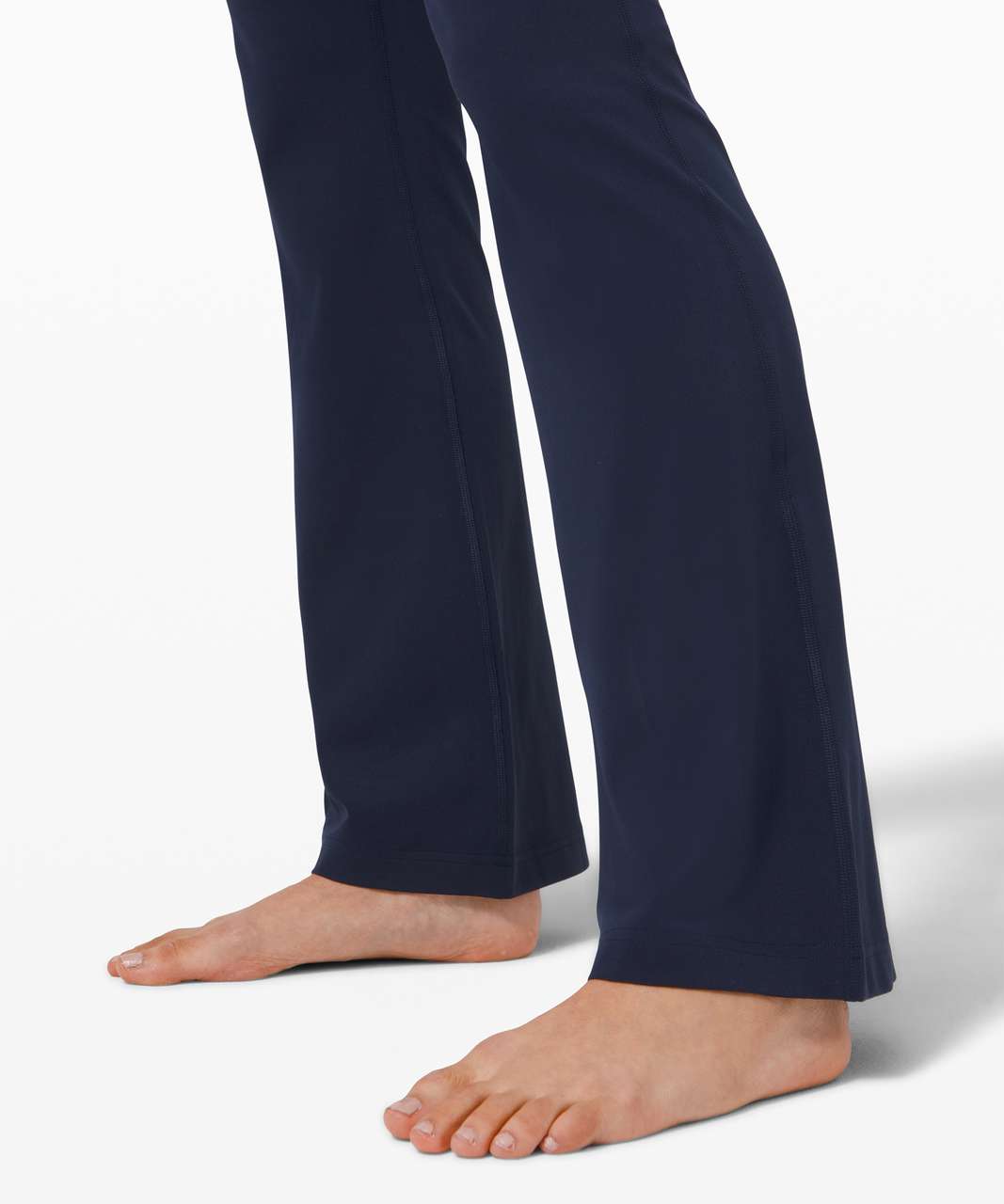 Groove Pant Flare Nulu (6CAD) 🥰 I have the black and this is the navy. BUY  BUY BUY haha sooo comfy. So flattering. Perfect for training and for out  and about. If