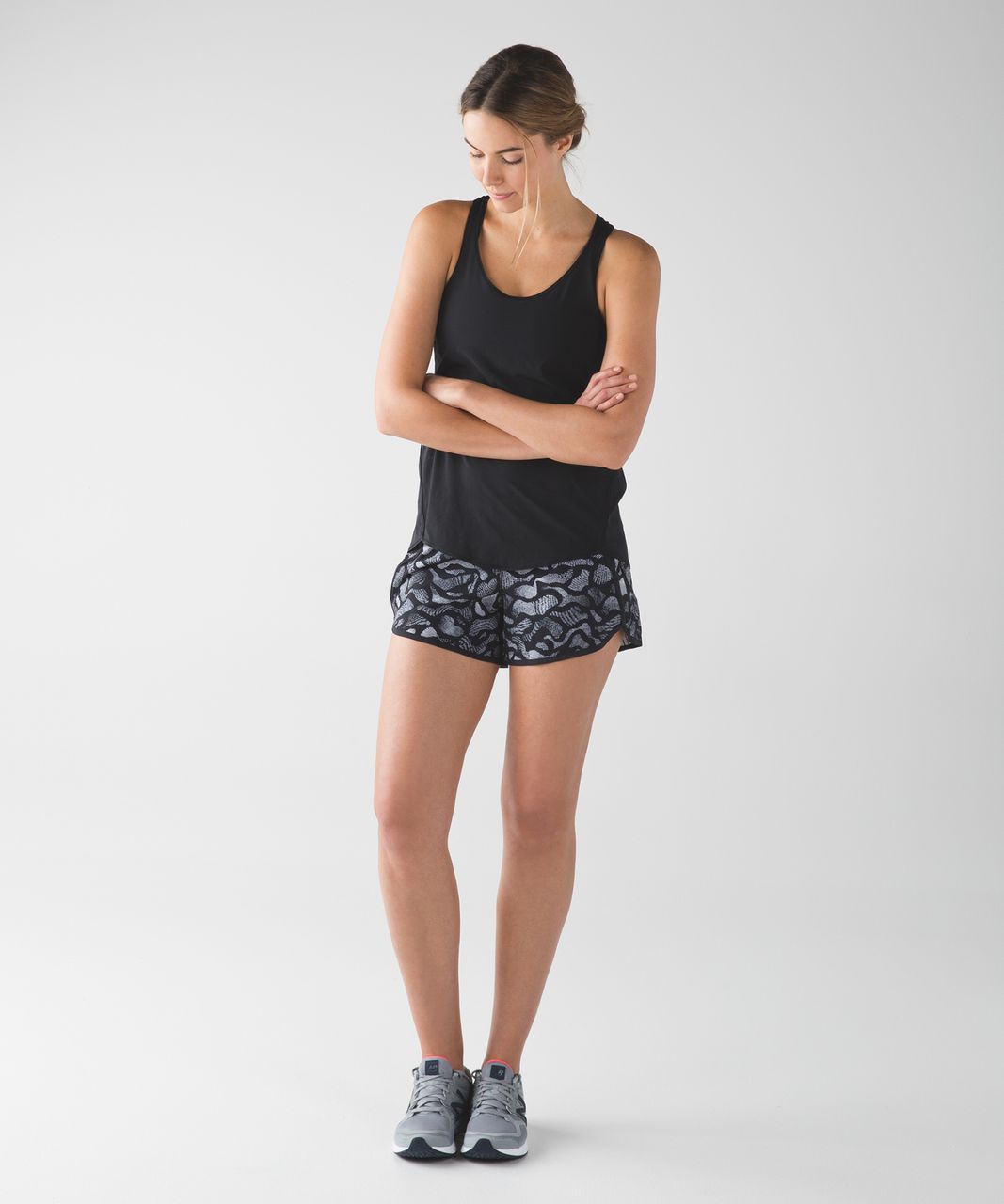 Lululemon Tracker Short IV - Mini Warp White Black / Black