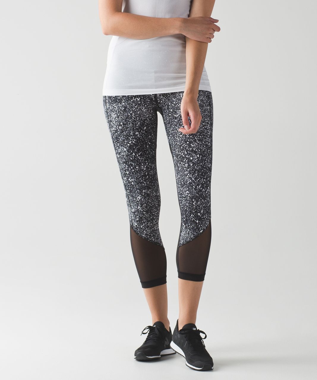 Lululemon Pace Rival Crop. Dottie Tribe White Black. Collector's print.  EUC!