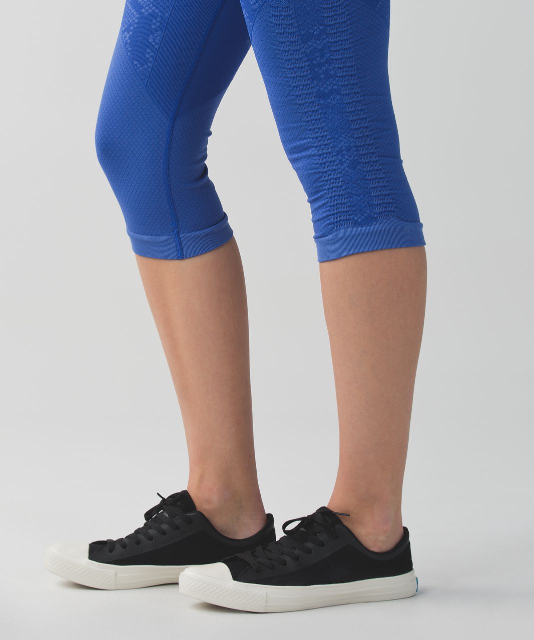 Lululemon  In The Flow Crop II Heathered Sapphire Blue Snakeskin Pattern