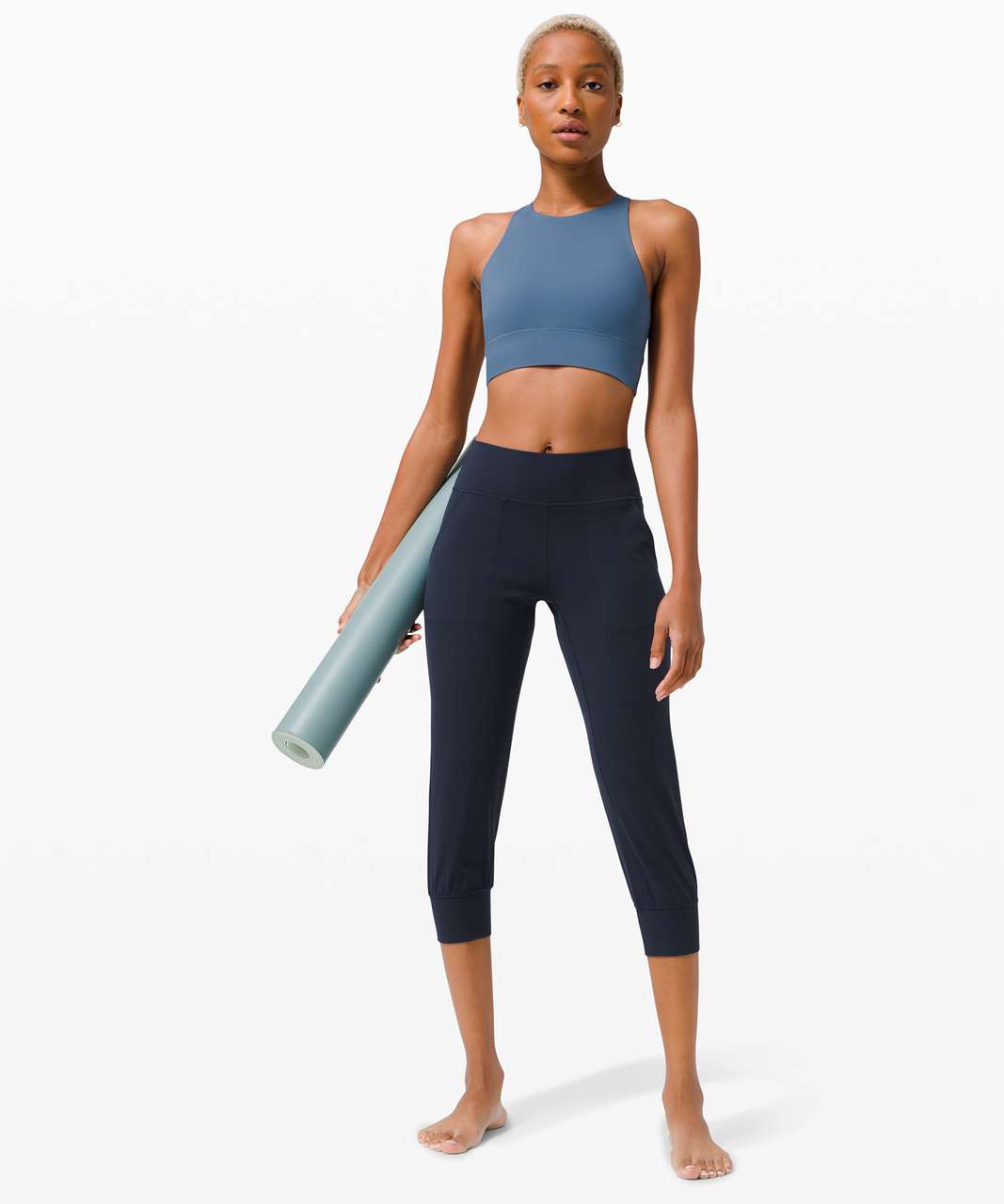 Took a chance on Align joggers in true navy (10): I never knew comfort  before now 👏 I sized up from my usual leggings size (8) to my shorts size  (10)! : r/lululemon