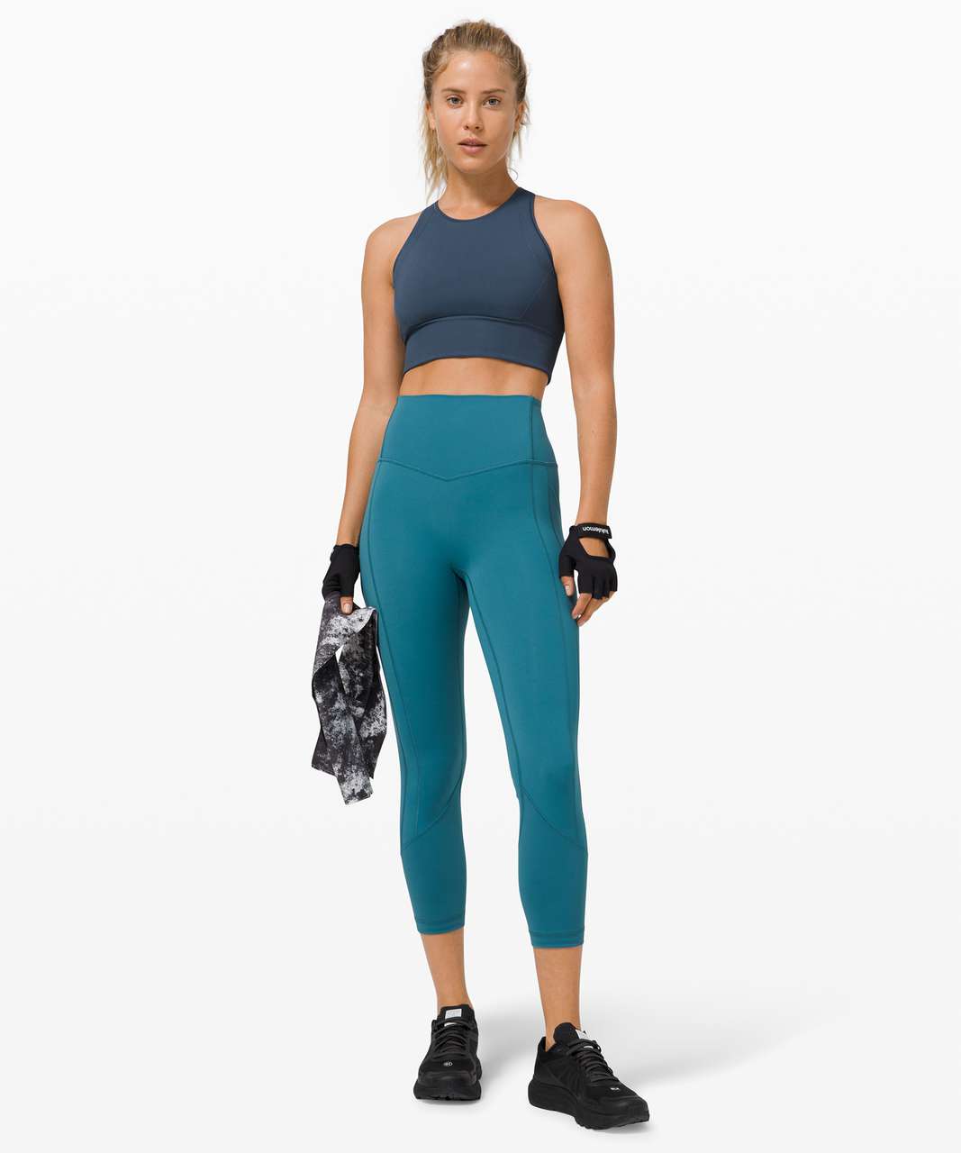 Trained in this this morningInvigorate 25 (6, Cerulean Blue) & Ebb to  Train Bra (6, black). I might be the only person that doesn't like Nile  Blue, even though I still love