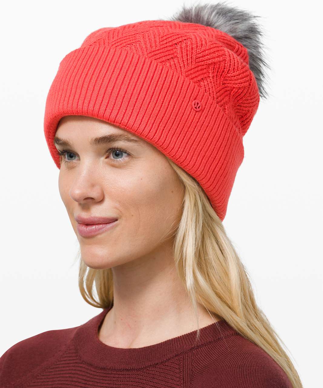 RadioU  Beanie + Pom Pom