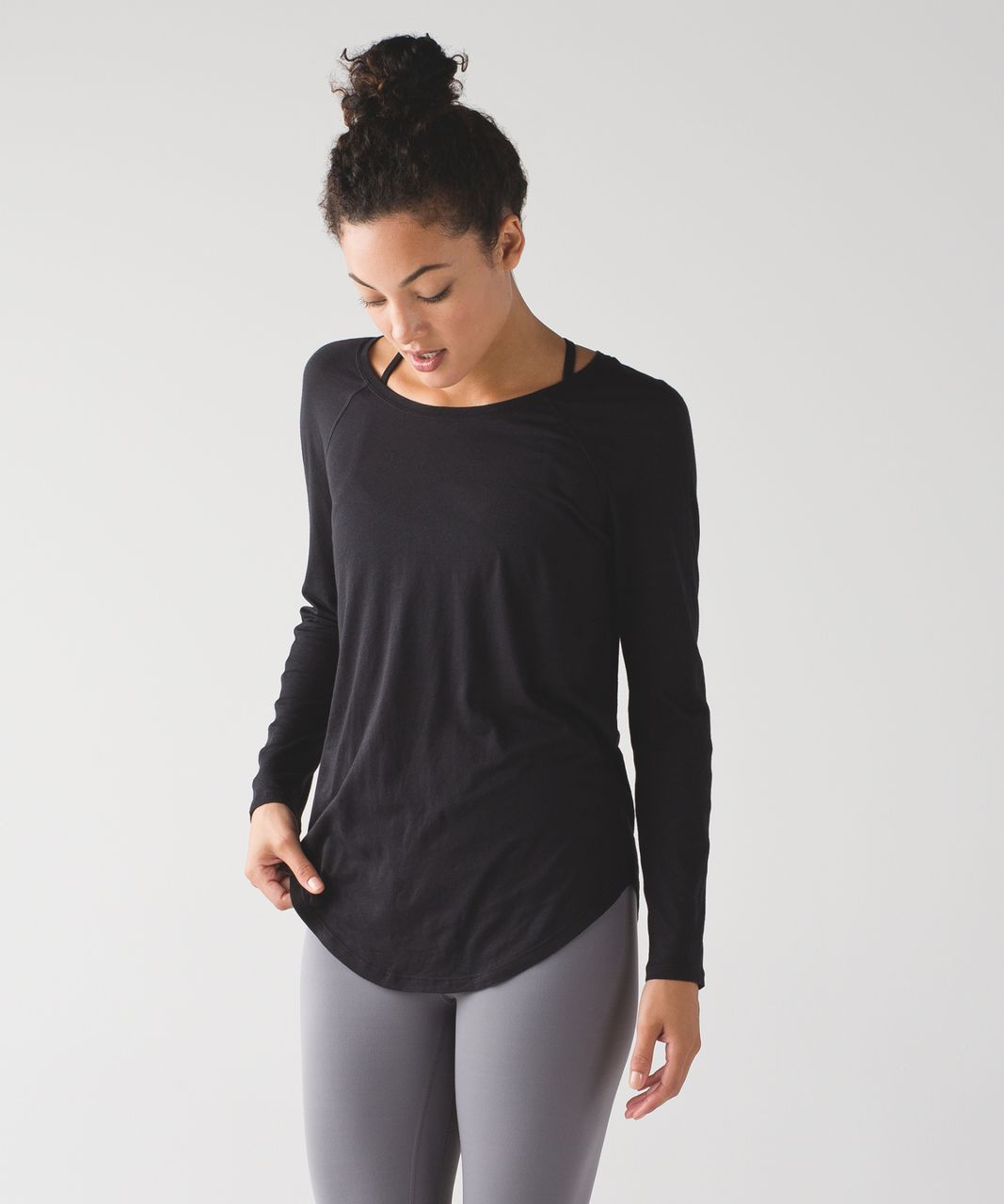 Lululemon Womens Black Long Sleeve Shirt Relaxed fit Size 6 Pit-18