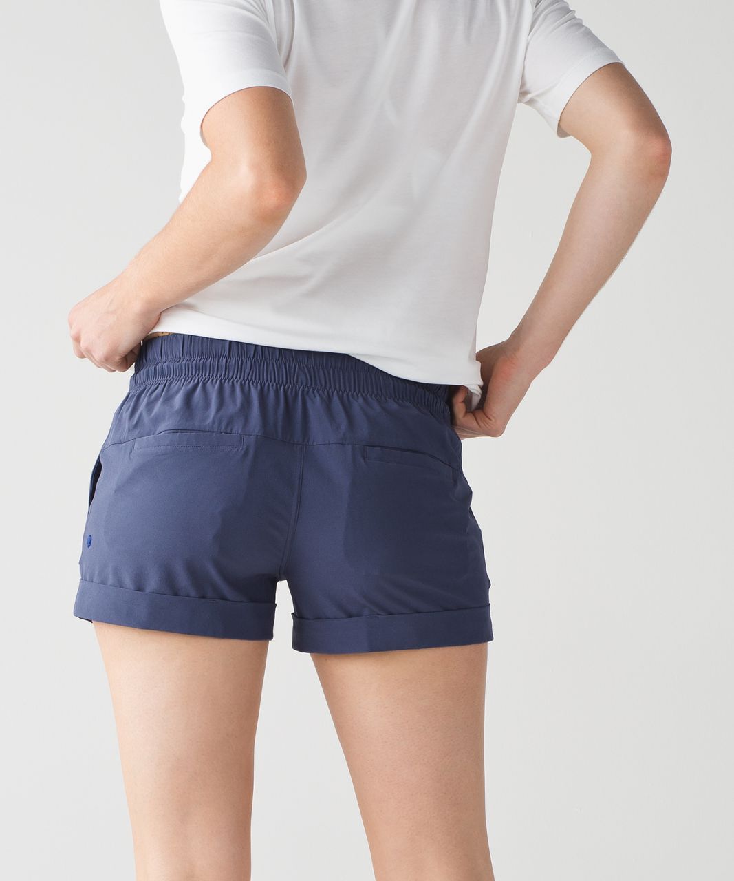 Lululemon Spring Break Away Short II - Greyvy