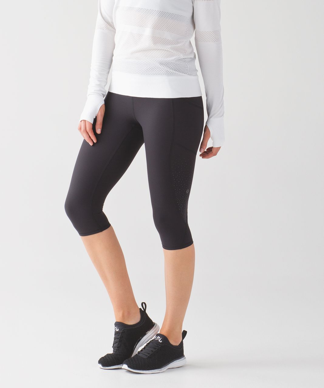 LULULEMON Tight Stuff Sz 8 Running Compression Pockets Crop Black Great