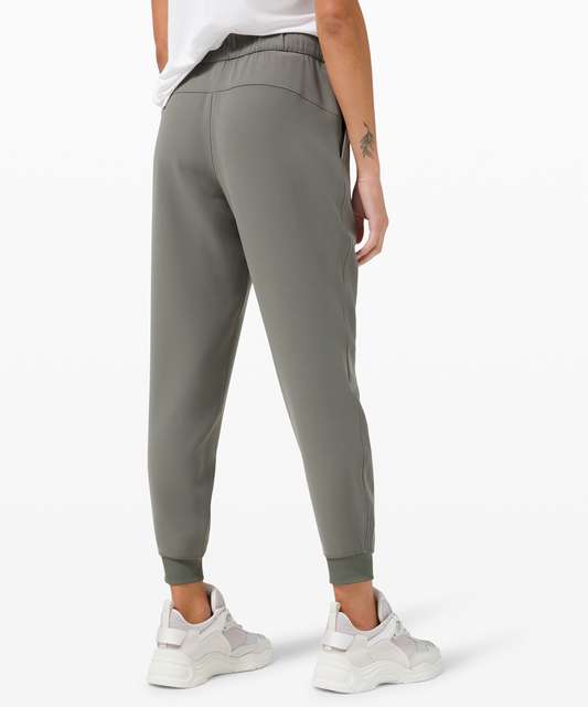 Lululemon On The Fly Jogger Luxtreme, Women's Fashion, Activewear on  Carousell