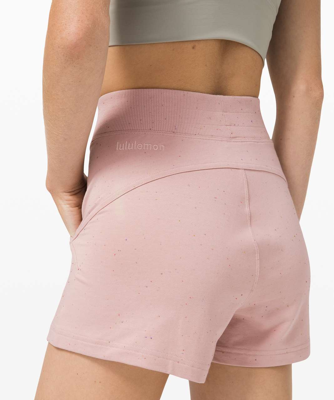 Soft loungewear sweat shorts from Lululemon & . 🔗 in b!o #lookf