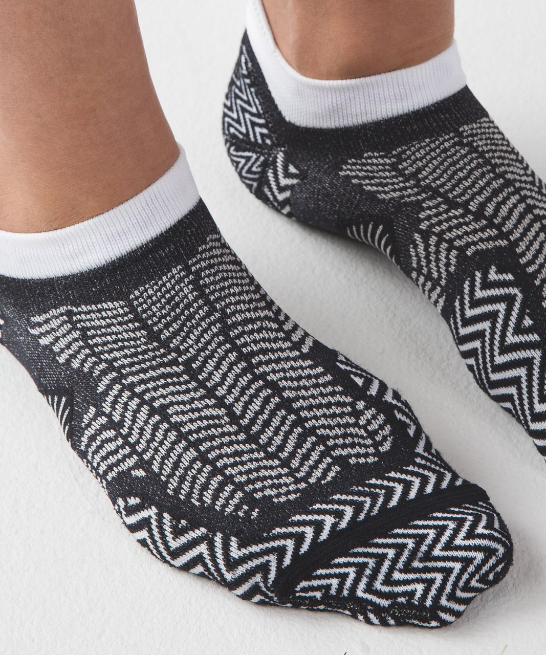 Lululemon Speed Sock (Silver) - Black / White / Moonlit Magenta