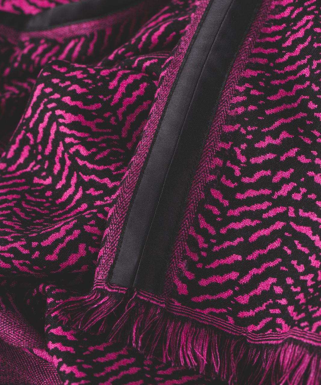 Lululemon Be Present Scarf - Trax Jewelled Magenta Black