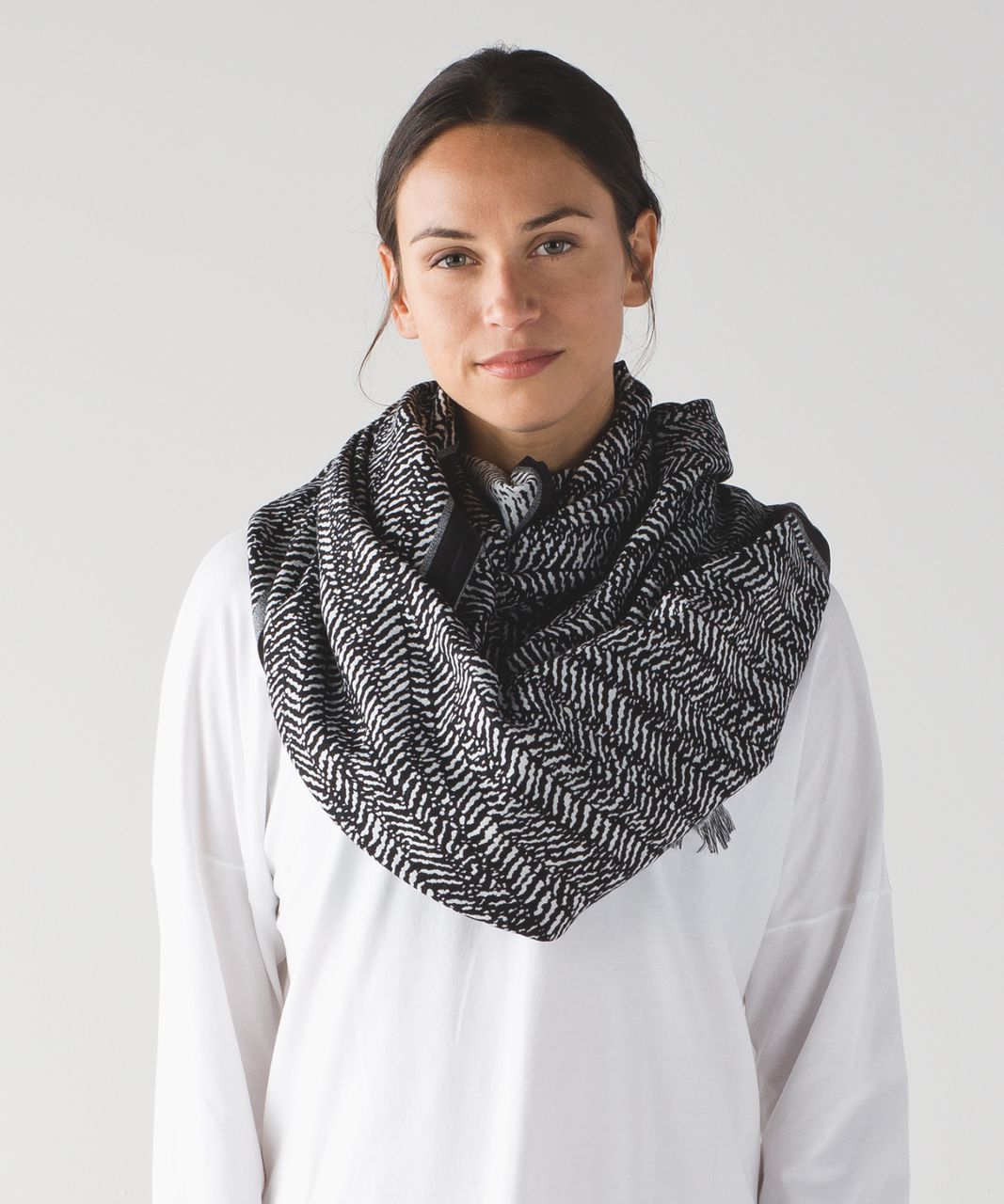 Lululemon Be Present Scarf - Trax White Black