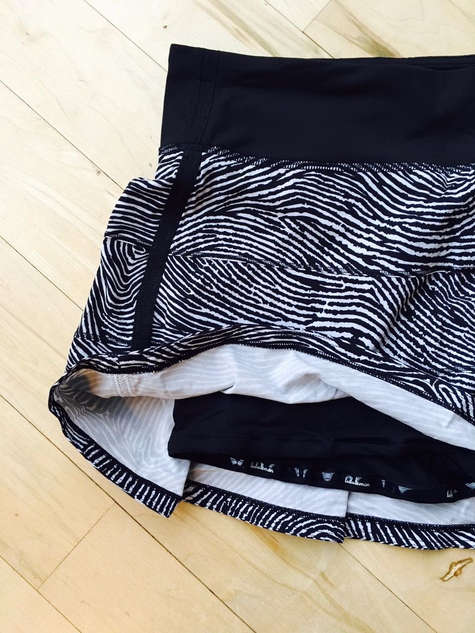 Lululemon Pace Rival Skirt II (Regular) - 2016 Seawheeze - Who Done It Black / Black