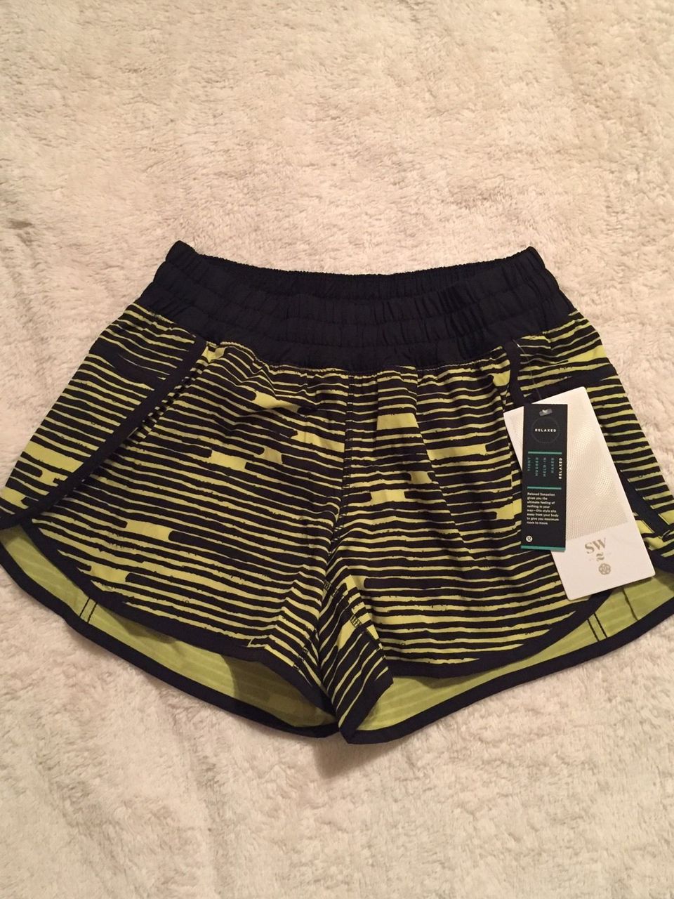 Lululemon Tracker Short III - 2016 Seawheeze - Blacked Out / Black