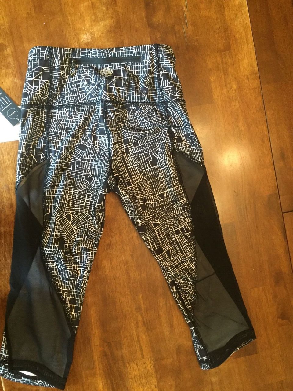 Lululemon Run With The Sun Crop (Reflective) - Black / Reflective