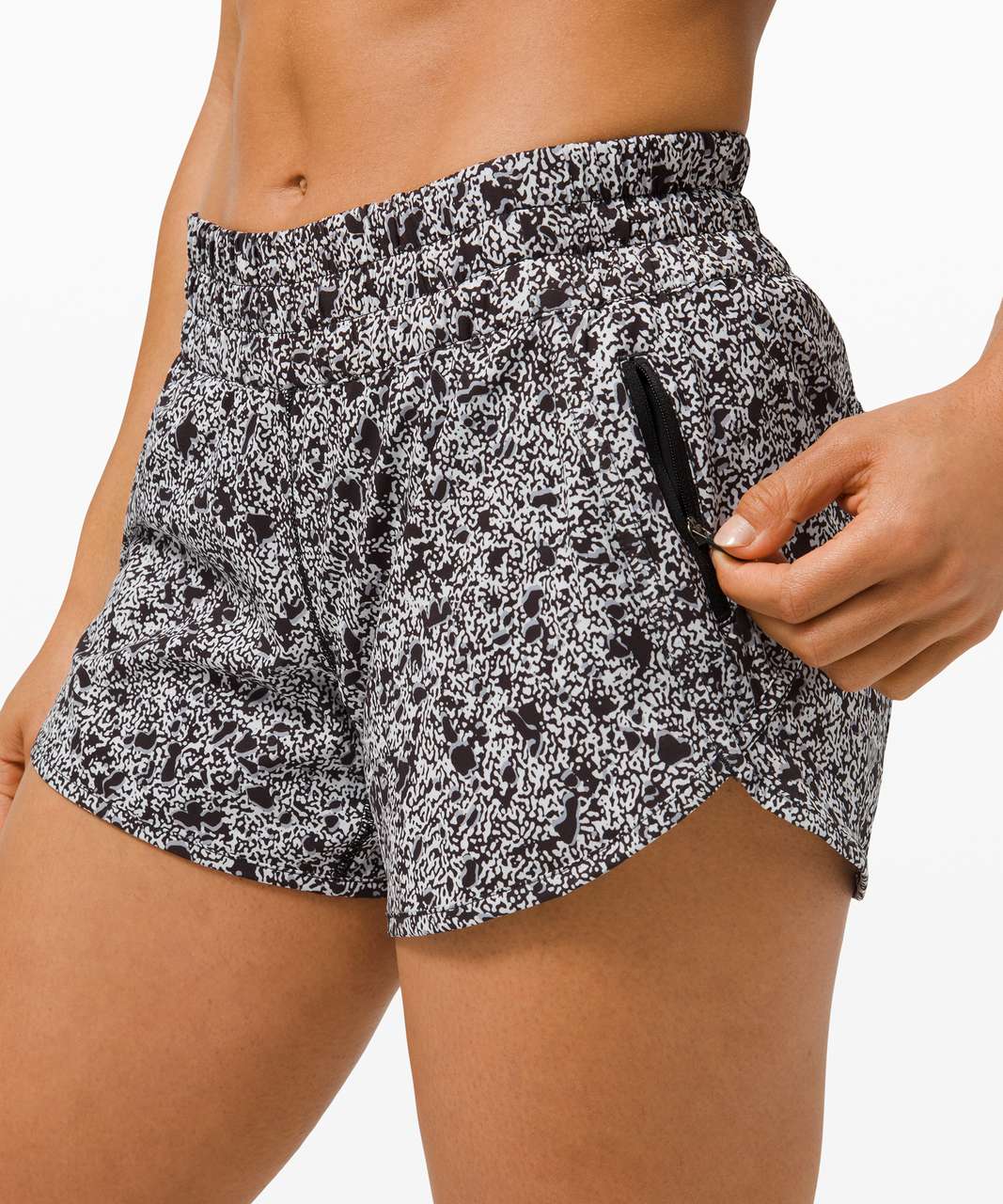 Lululemon Tracker Short V *4" - Sporadic Black Rhino Grey