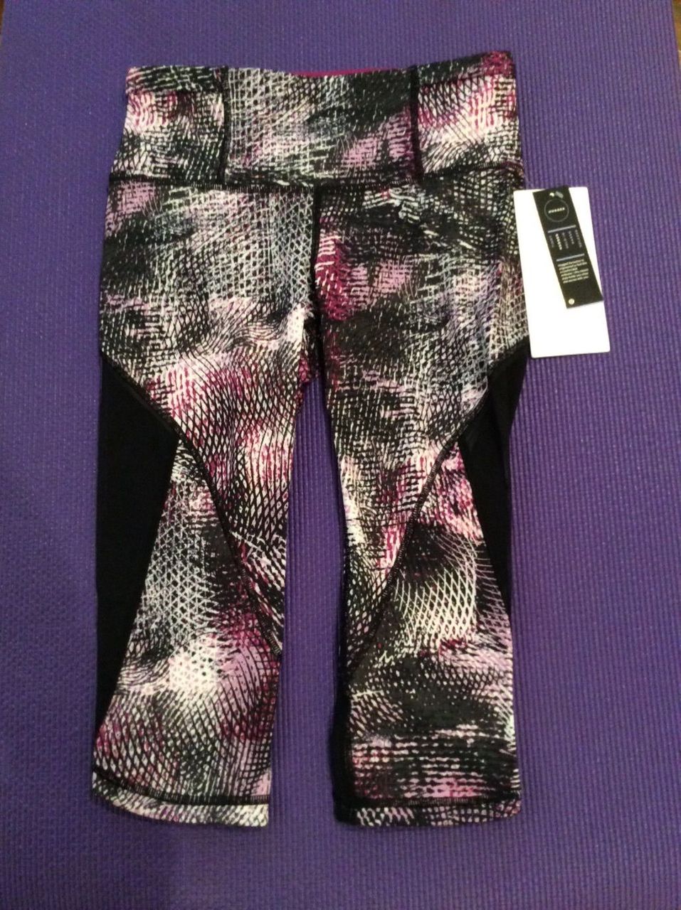 Lululemon Run With The Sun Crop (Reflective) - Black / Reflective Polka Dot  Silver - lulu fanatics