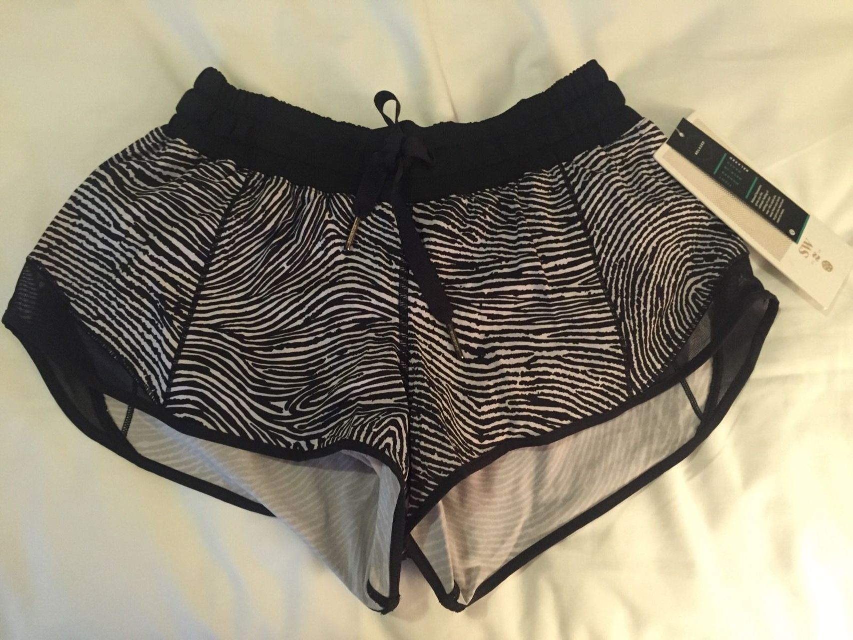 Lululemon Hotty Hot Short - 2016 Seawheeze - Who Done It Black / Black