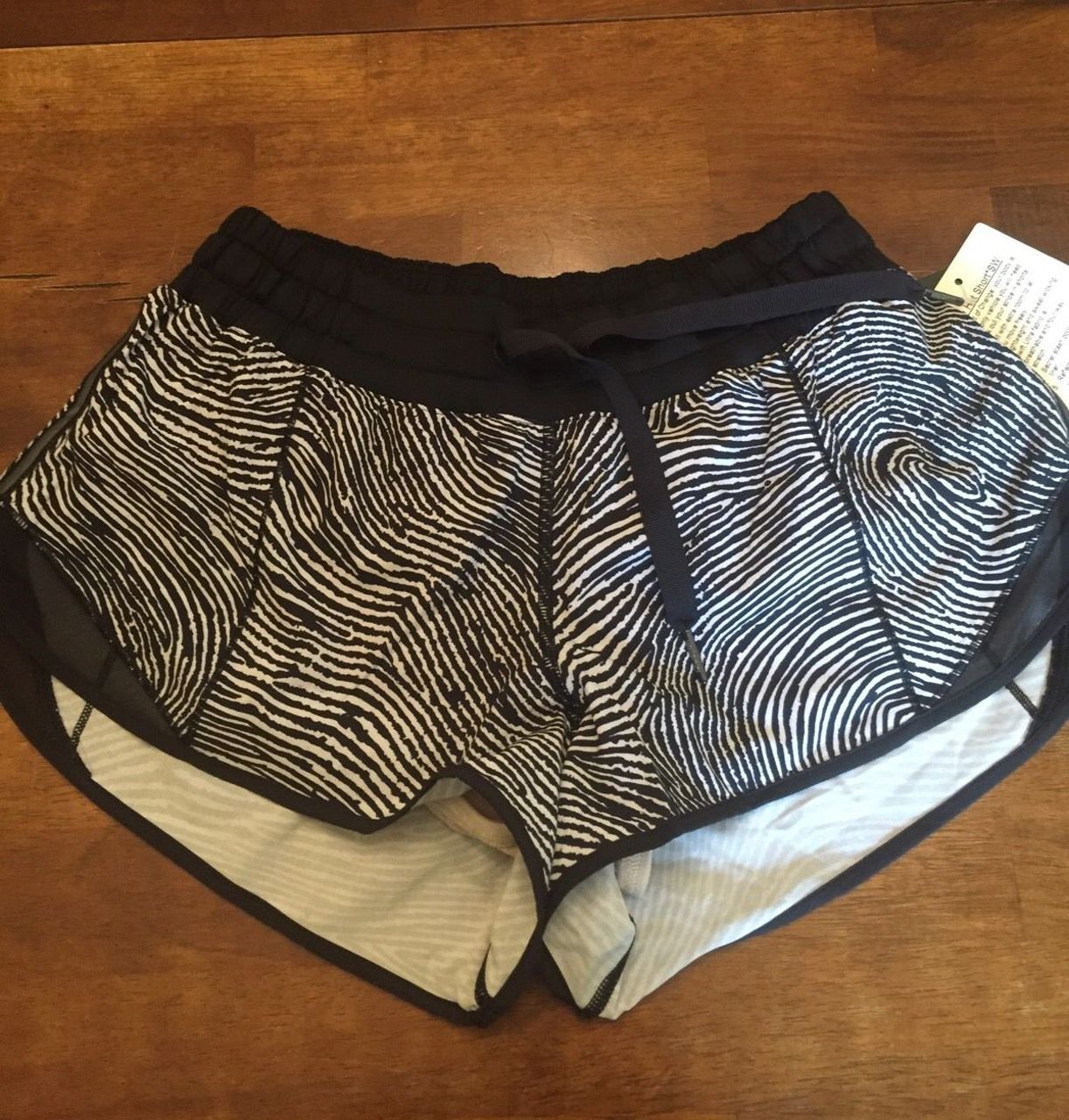 Lululemon Hotty Hot Short - 2016 Seawheeze - Who Done It Black / Black