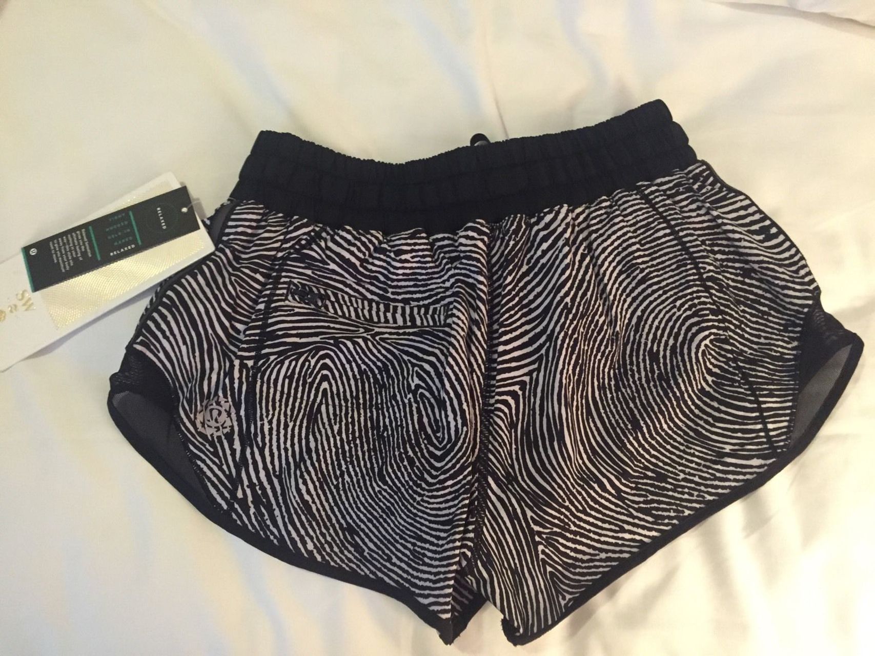 Lululemon Seawheeze Hottie Hot Shorts Size 8