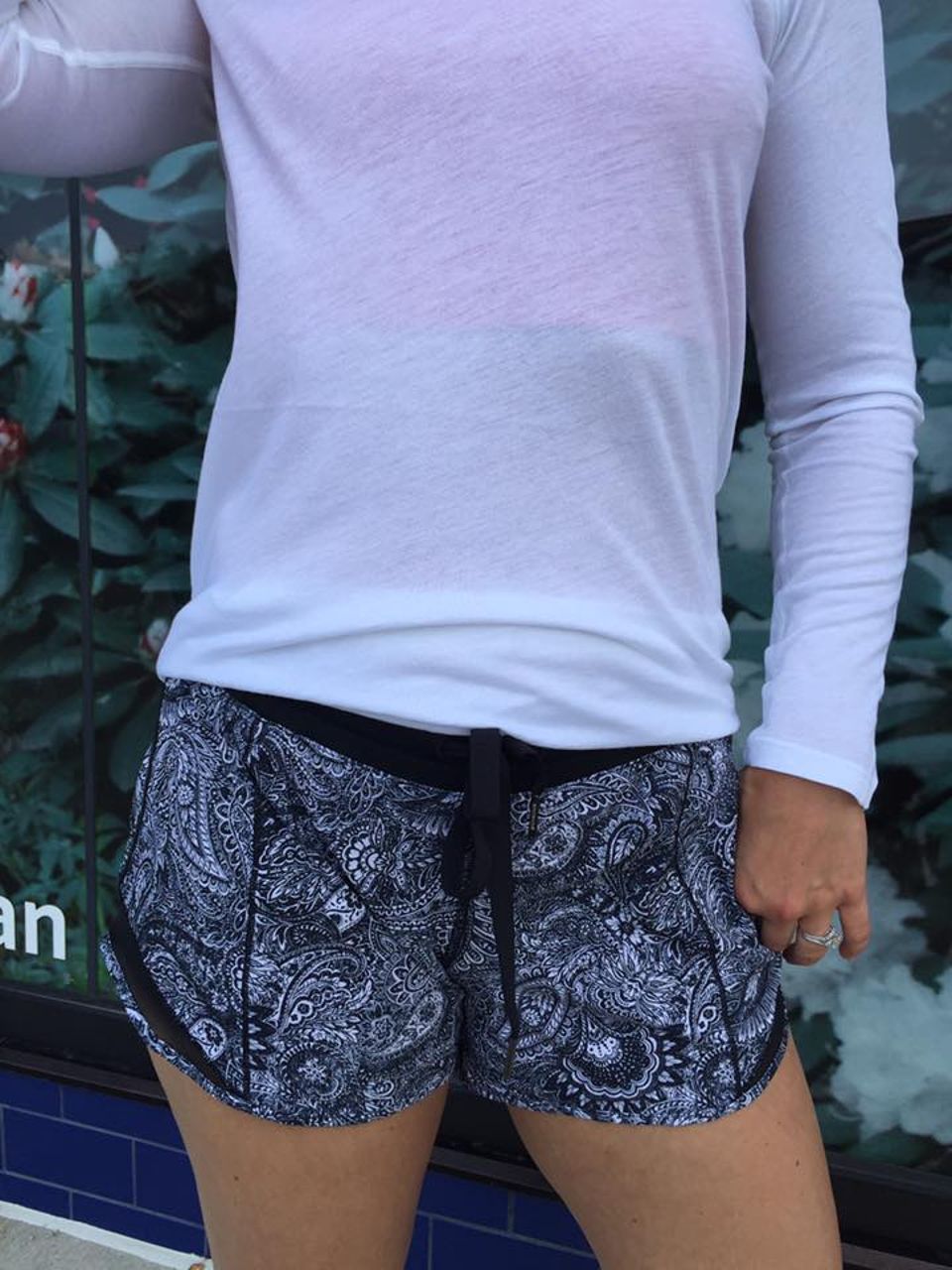 Lululemon Hotty Hot Short (Long) - Mini Antique Paisley White Black / Black  - lulu fanatics