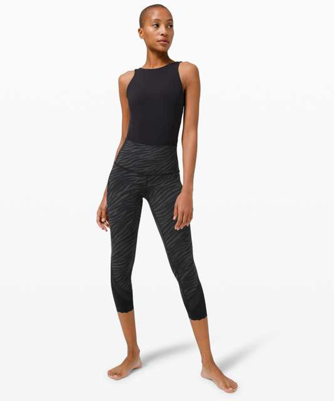 Lululemon wunder under high-rise crop 23” black camo leggings