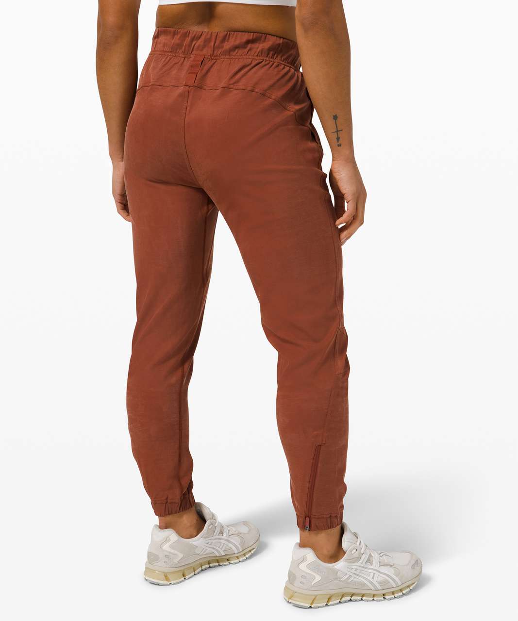 Lululemon Women's Jogger  International Society of Precision