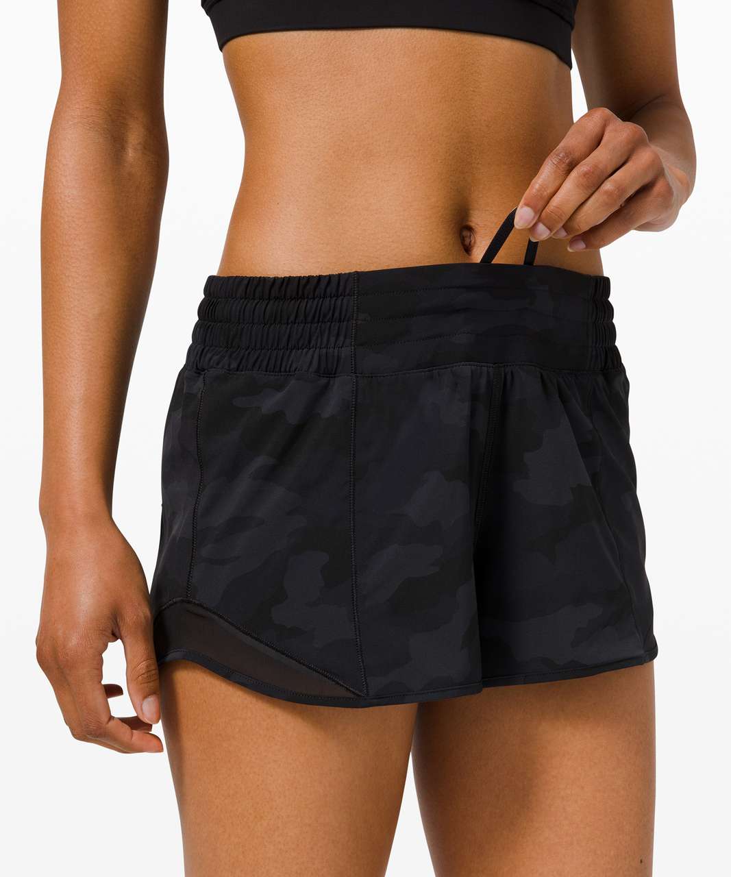 Lululemon Hotty Hot Low Rise Short 2.5 - Le Tigre Camo Deep Coal