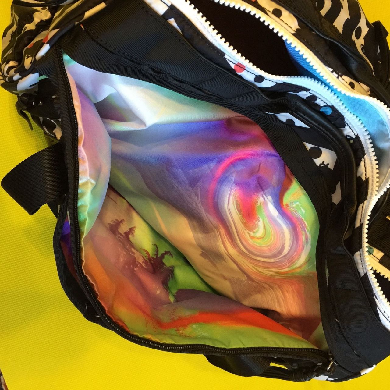 🦄 RARE Lululemon Seawheeze Bugs Rainbow Reflective Duffel Bag