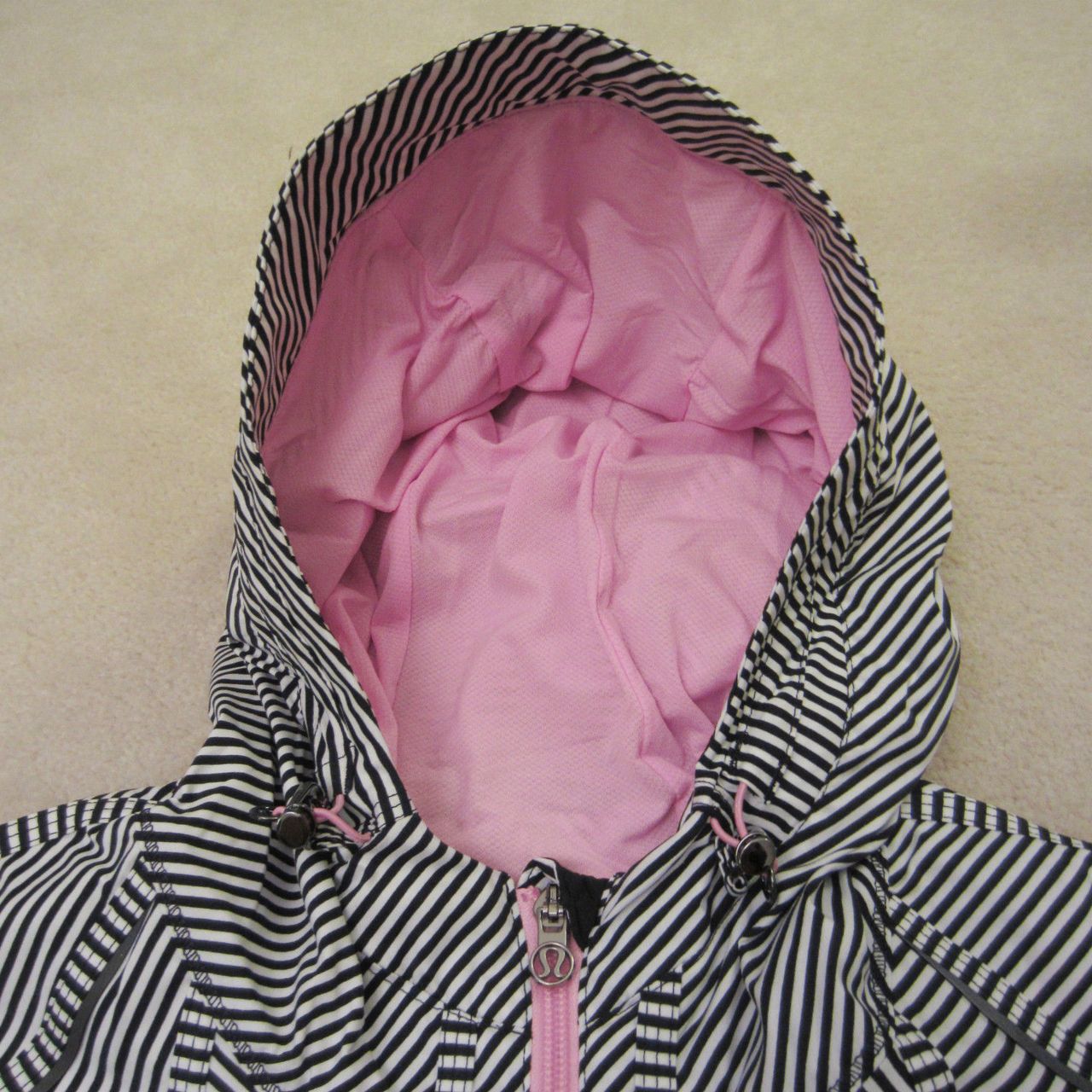 Lululemon Downtime Jacket - 2014 Seawheeze - Zoomer Zip Angel Wing White Black / Vintage Pink