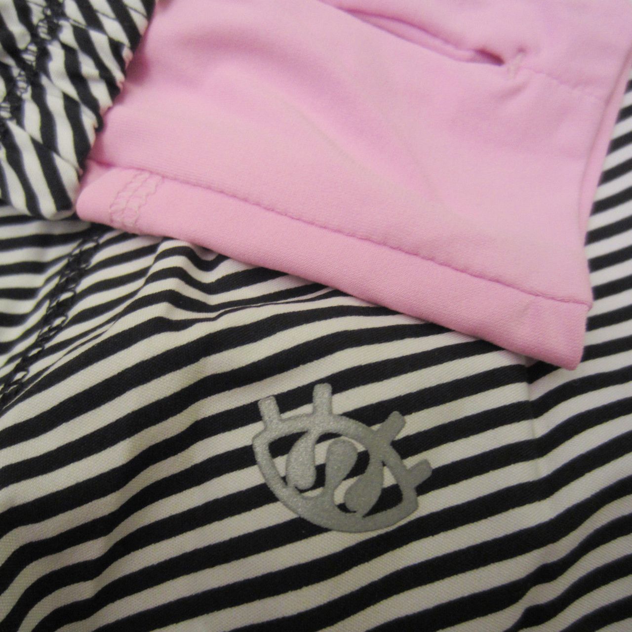 Lululemon Downtime Jacket - 2014 Seawheeze - Zoomer Zip Angel Wing White Black / Vintage Pink