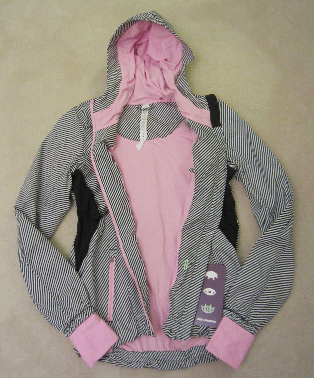 Lululemon Downtime Jacket - 2014 Seawheeze - Zoomer Zip Angel Wing White Black / Vintage Pink