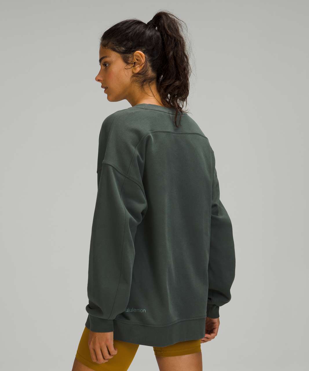 My first Lululemon sweatshirt and I'm unimpressed. [Perfectly Oversized  Crew, 20, Black; Base Pace High Rise Reflective 25”, Size 14, Smoked  Spruce] : r/lululemon