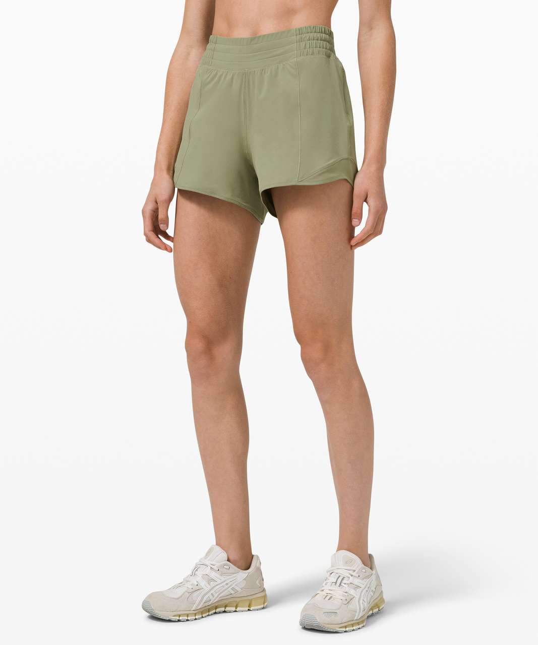 Lululemon 🍋 Kelly Green Hotty Hot Shorts in High Rise 2.5”. Size
