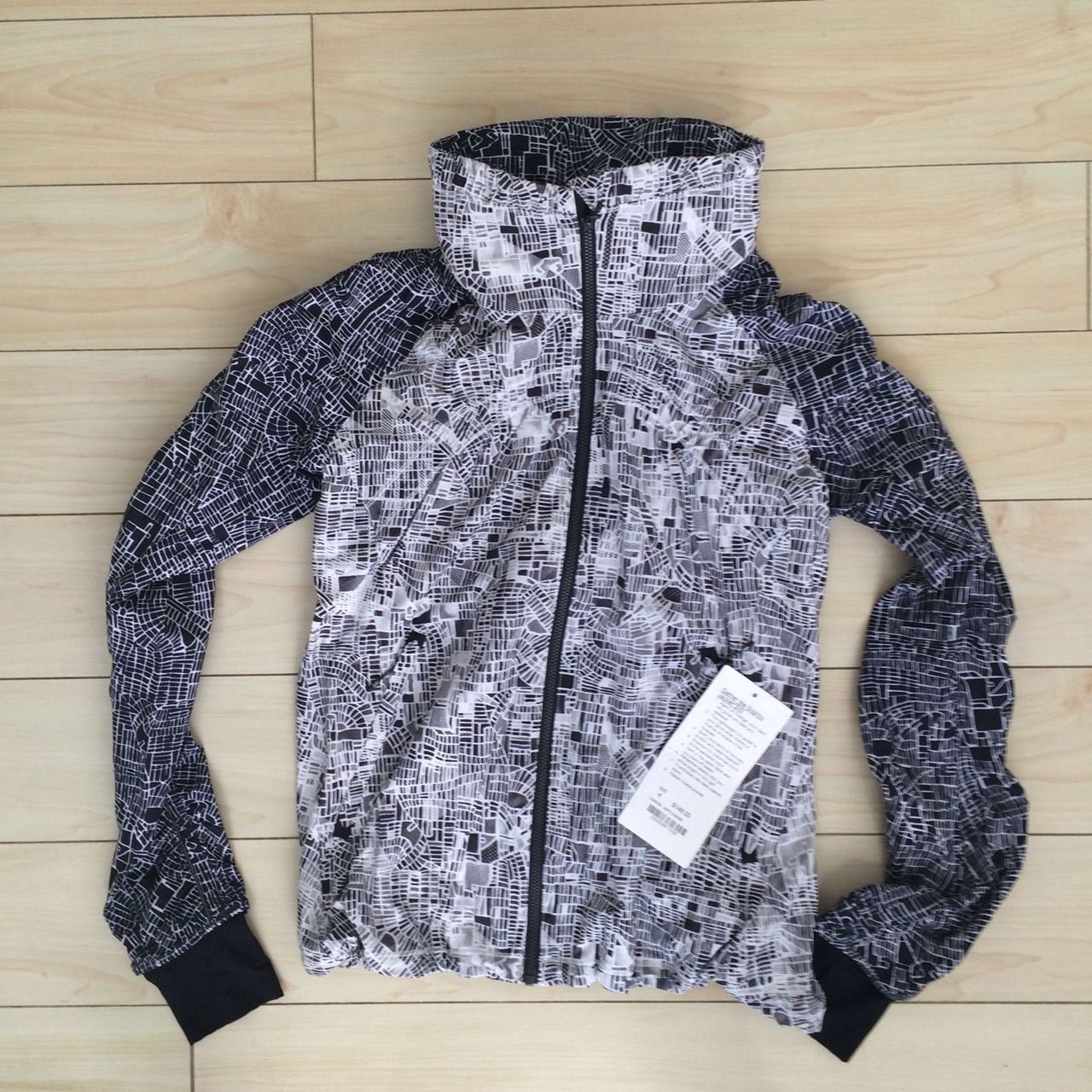 Lululemon Gather Me Slightly Jacket - 2016 Seawheeze - Grid Map Texture White Black / Grid Map White Black