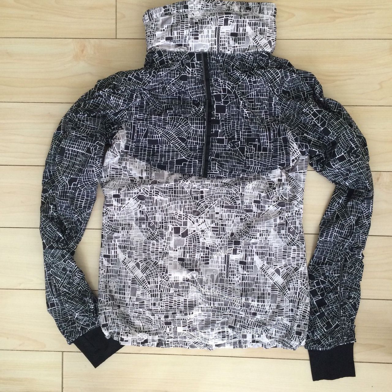 Lululemon Gather Me Slightly Jacket - 2016 Seawheeze - Grid Map Texture White Black / Grid Map White Black