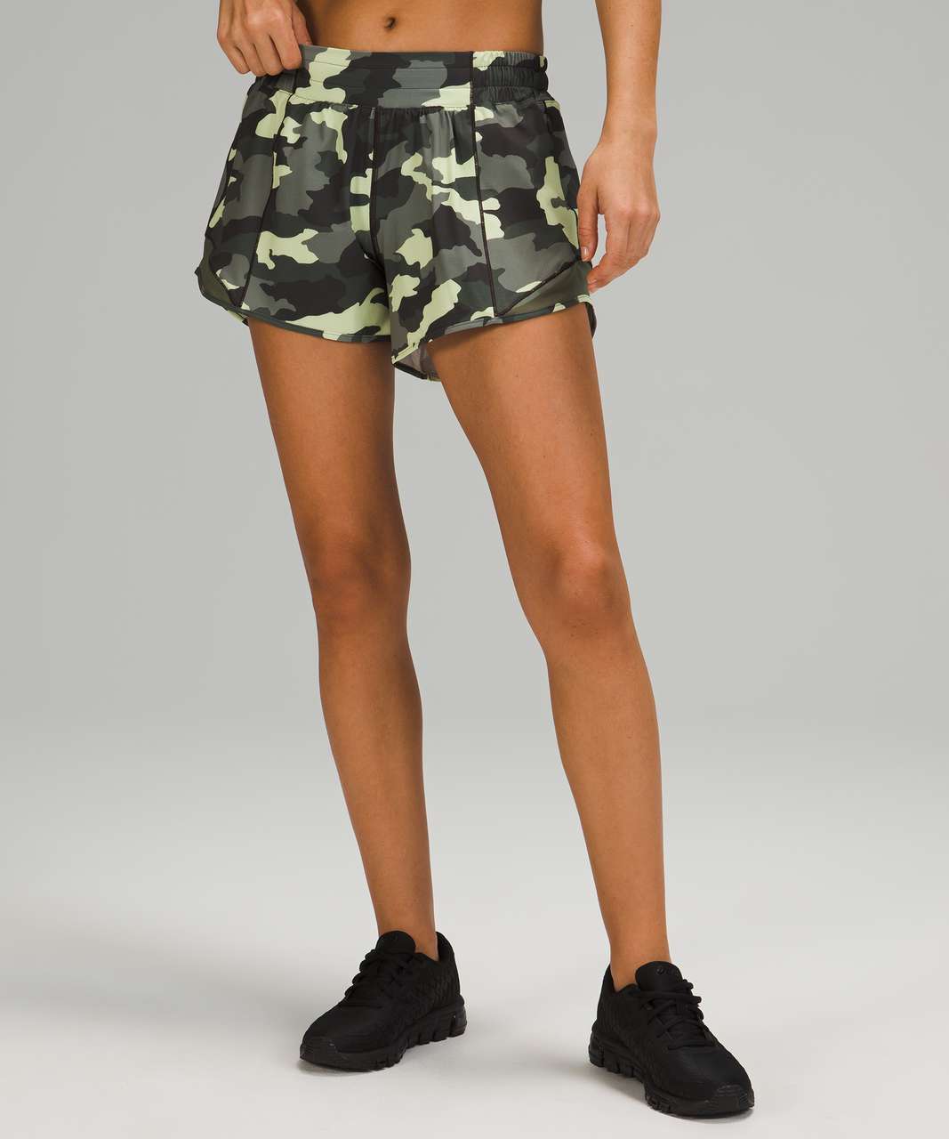 Lululemon Hotty Hot Low-Rise Lined Short 4 size 6 Camo