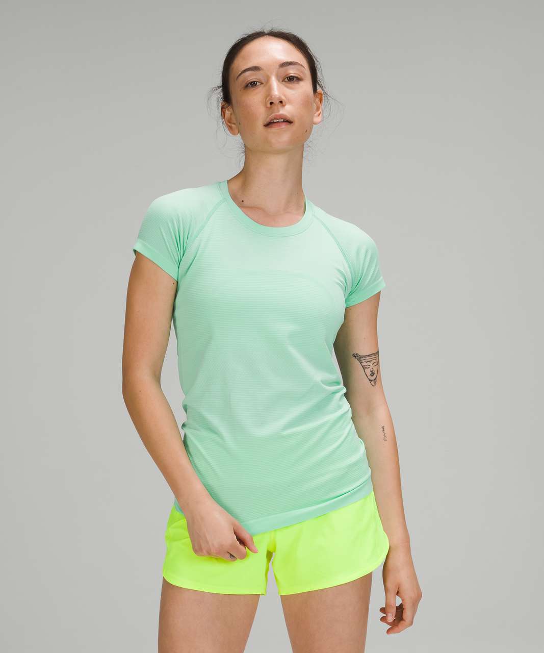 NEW Women Lululemon Swiftly Tech Short Sleeve 2.0 Creamy Mint Size 6 & 8