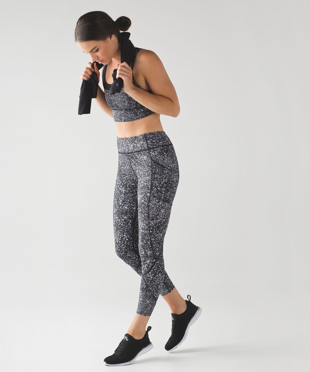 Lululemon Tight Stuff Reflective Leggings With Scalloped Hem Black