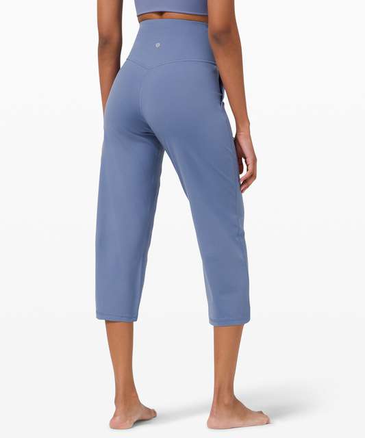 https://storage.googleapis.com/lulu-fanatics/product/63927/640/lululemon-lululemon-align-wide-leg-crop-23-water-drop-047824-351668.jpg