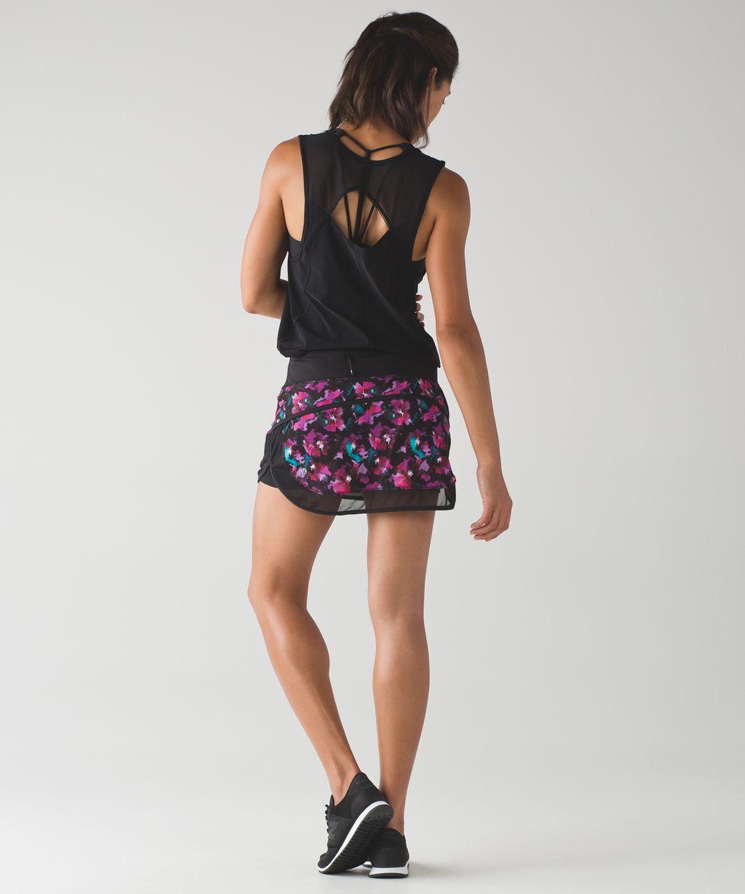 Lululemon Hotty Hot Skirt II - Mini Midnight Bloom Black Deep Fuschia / Black