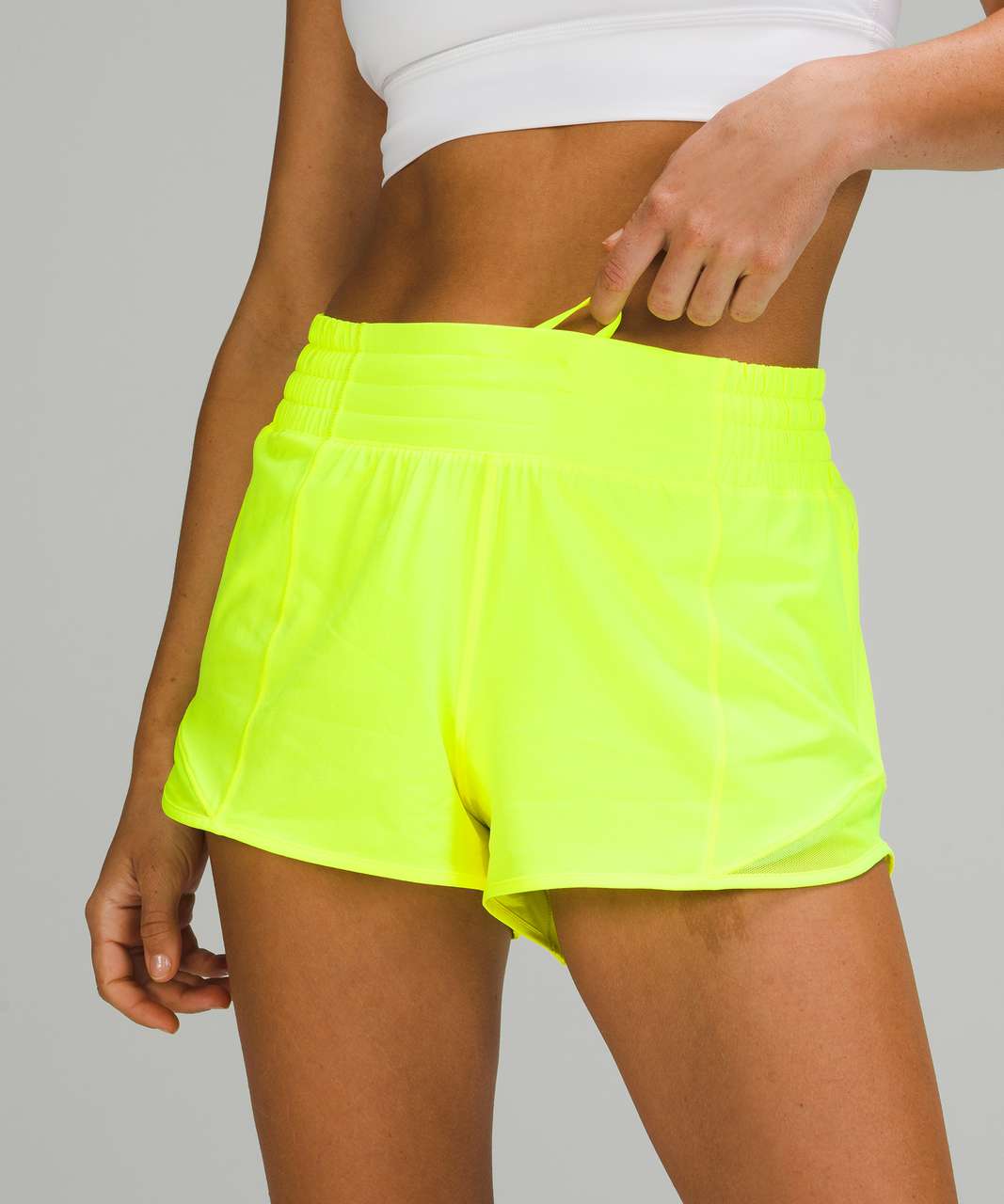 🍋 Lululemon 🍋 Hotty Hot LR Shorts 2.5” Highlight Yellow Size 10