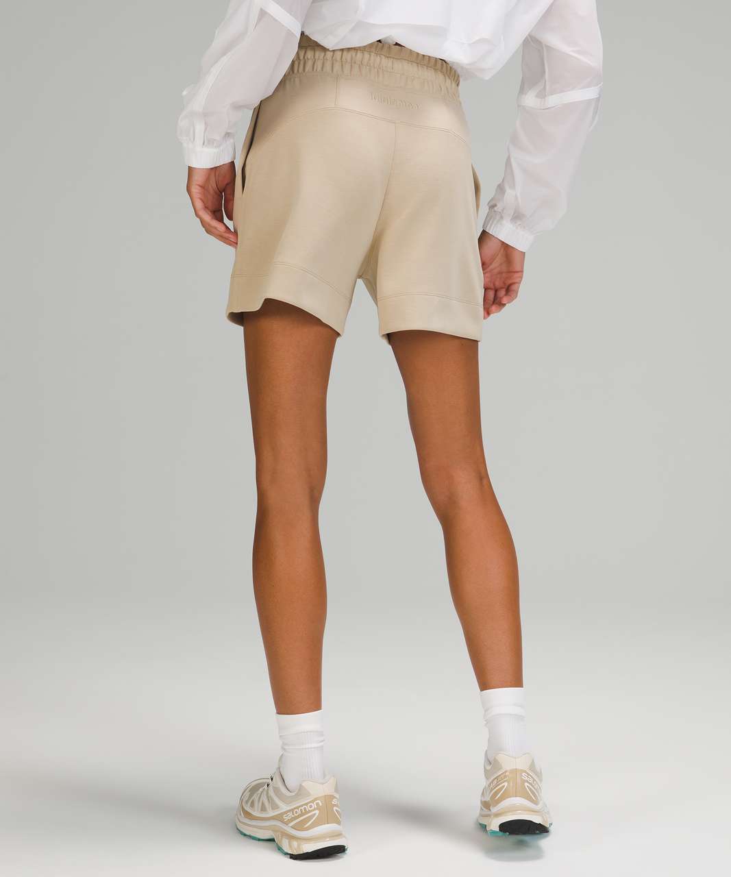 https://storage.googleapis.com/lulu-fanatics/product/64115/1280/lululemon-soft-ambitions-high-rise-short-4-trench-043731-352497.jpg