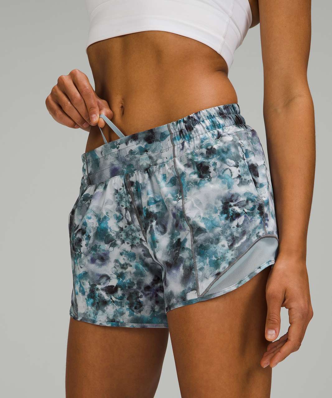 Lululemon Hotty Hot Low Rise Short 4" - Kaleidofloral Multi / Blue Cast